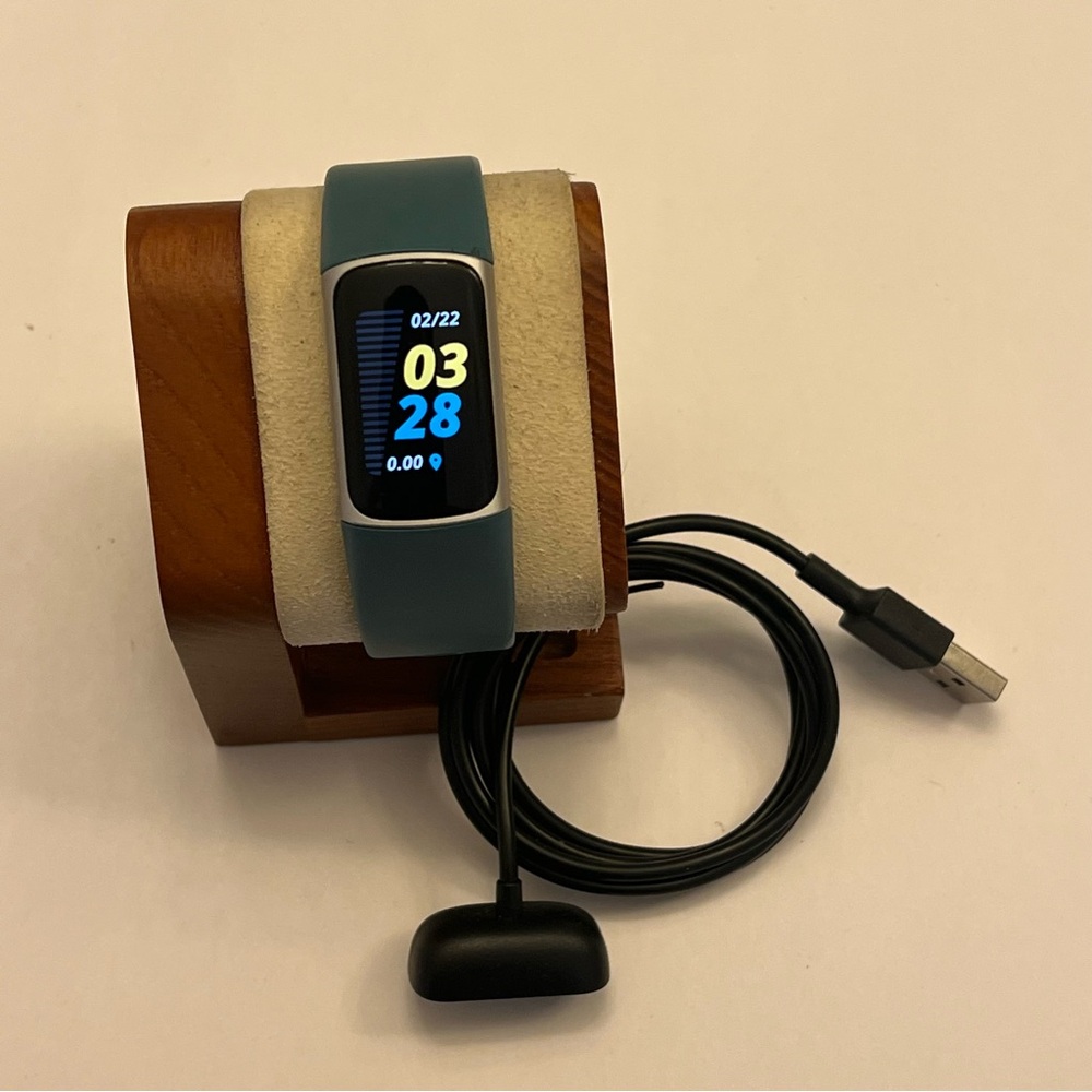 Fitbit charge 5 (tested, Charger included, blue‎ and silver)